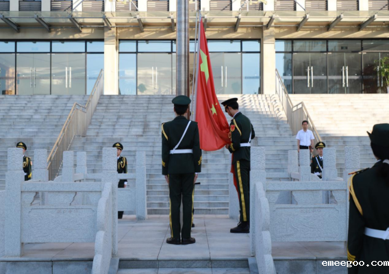 升旗仪式，共筑梦想